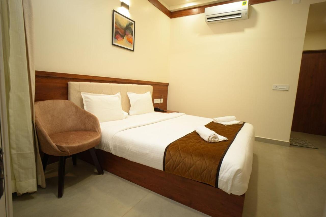 Royalton Residency Hotell Mundakāyam Exteriör bild