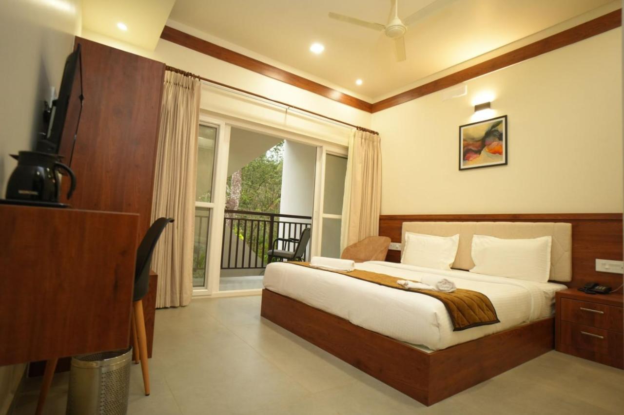 Royalton Residency Hotell Mundakāyam Exteriör bild