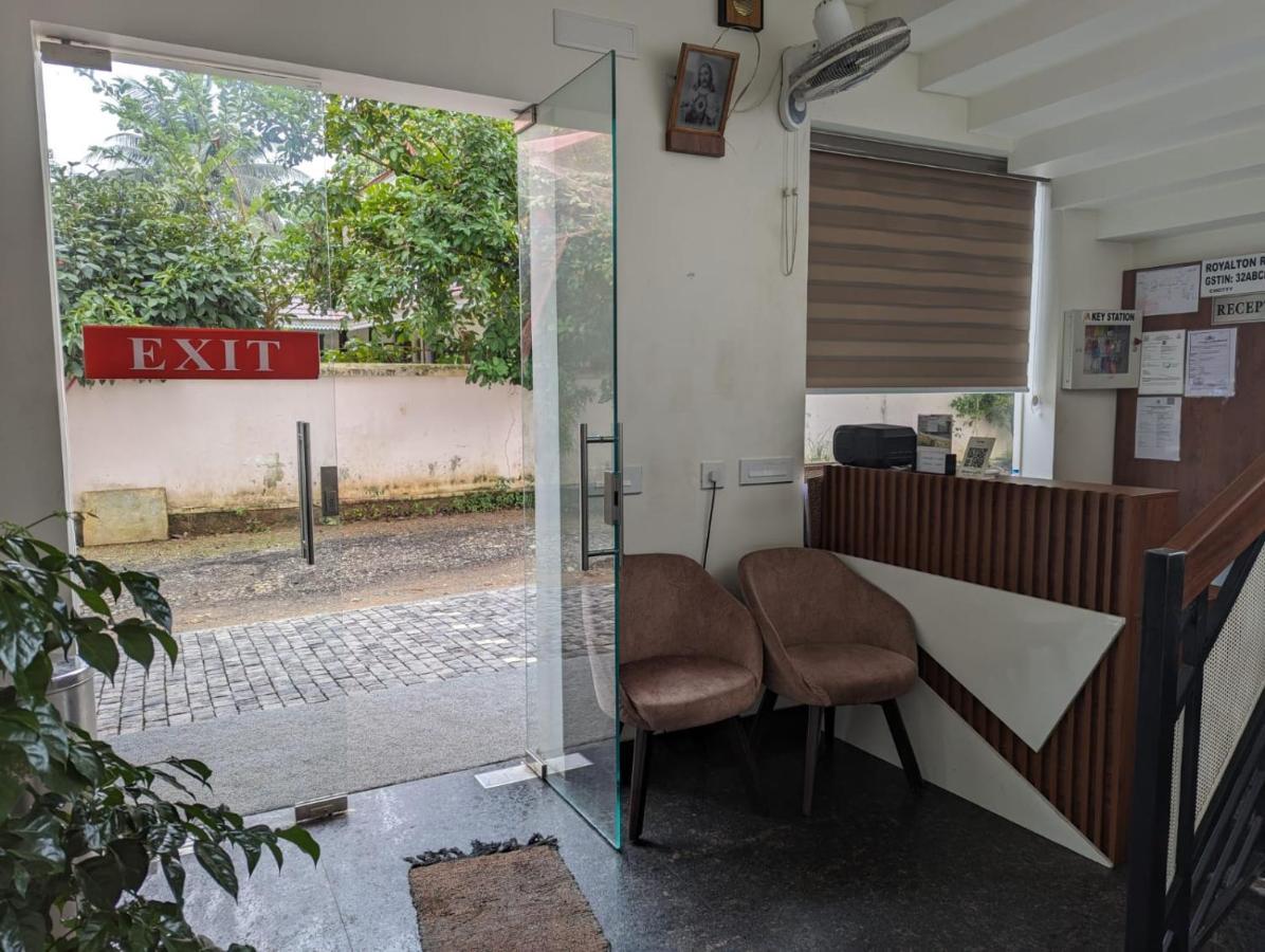 Royalton Residency Hotell Mundakāyam Exteriör bild