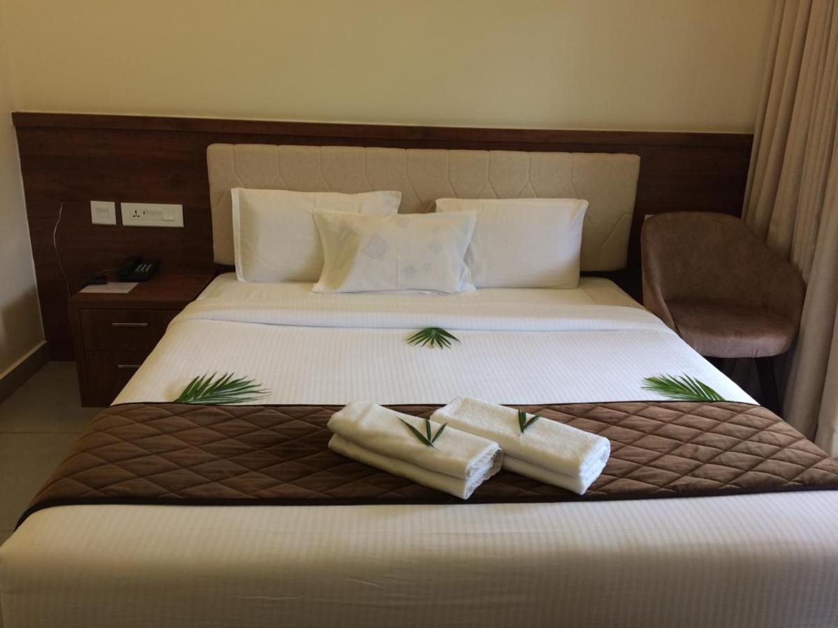 Royalton Residency Hotell Mundakāyam Exteriör bild