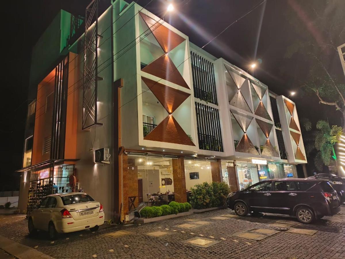 Royalton Residency Hotell Mundakāyam Exteriör bild