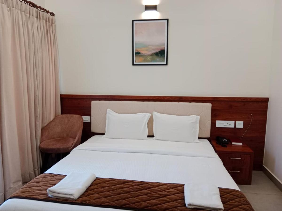 Royalton Residency Hotell Mundakāyam Exteriör bild