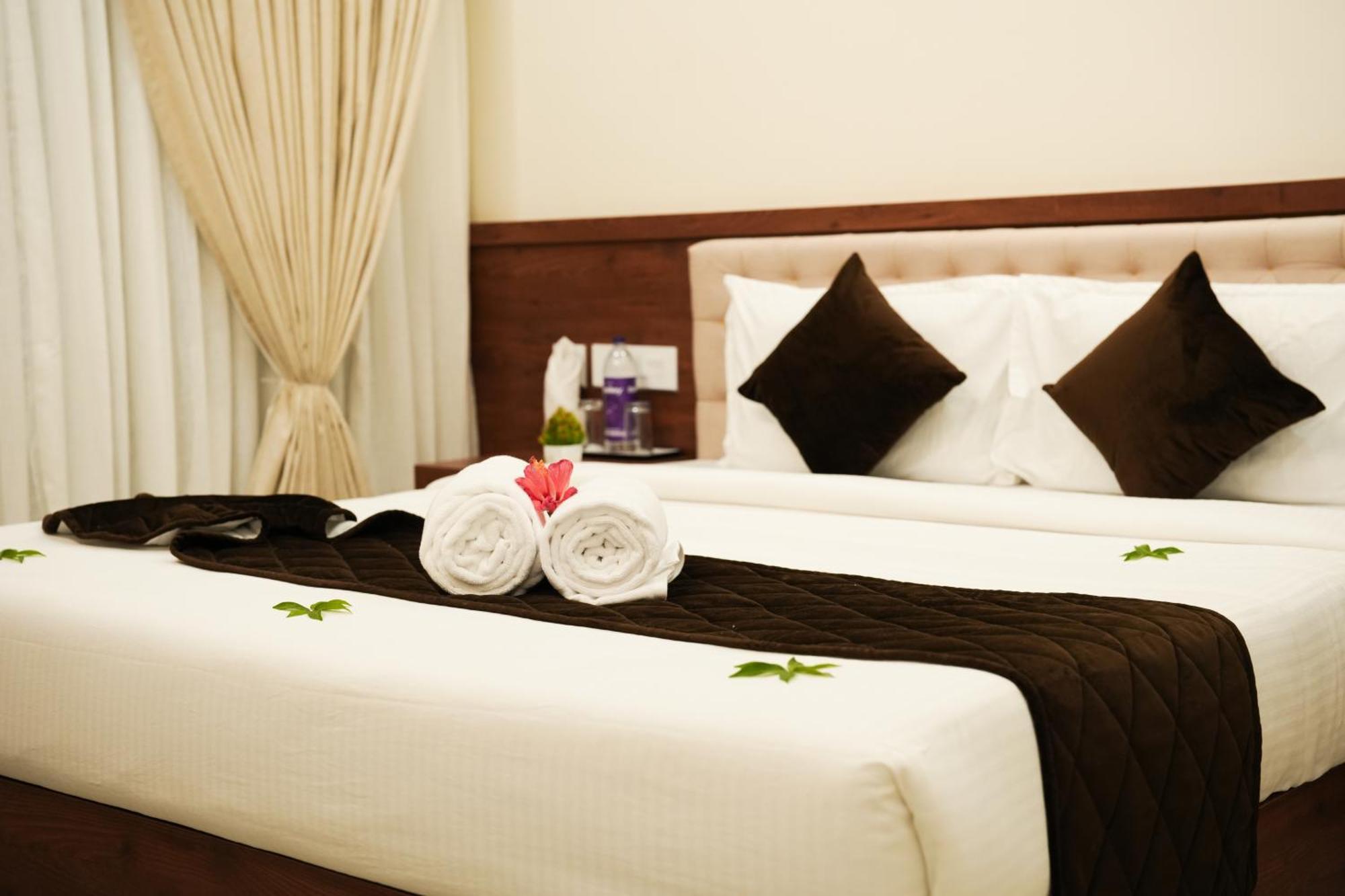 Royalton Residency Hotell Mundakāyam Exteriör bild