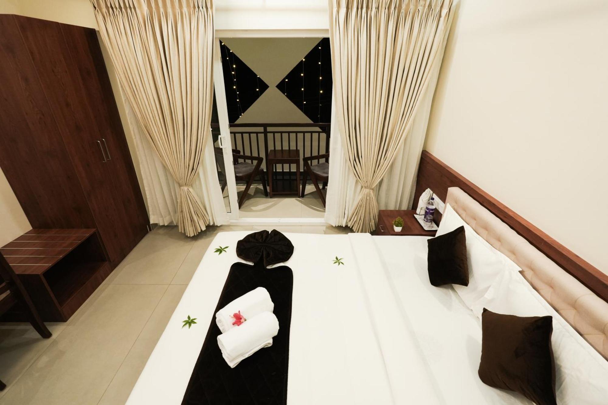 Royalton Residency Hotell Mundakāyam Exteriör bild