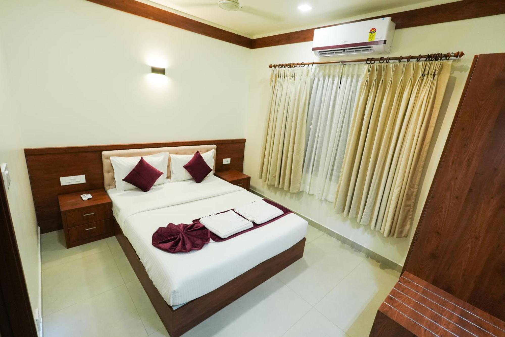 Royalton Residency Hotell Mundakāyam Exteriör bild
